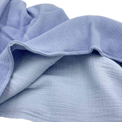 Blaue Baumwolldecke GOTS-zertifiziert mit Stoff Musselin und Waffel aufgeschlagen