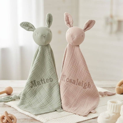 Baby Schmusetuch Hase in Grün (Junge) und Rosa (Mädchen) mit Namen personalisiert